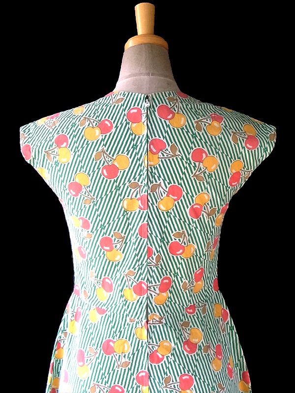 ヨーロッパ古着 ロンドン買い付け 60年代製 グリーン X カラフルなチェリー柄・ストライプ ヴィンテージ ワンピース 17OM112