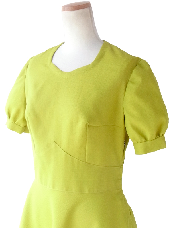 ヨーロッパ古着 ロンドン買い付け 60年代製 黄緑色 X 美麗シルエット パフスリーブ フレア ドレス 17OM127