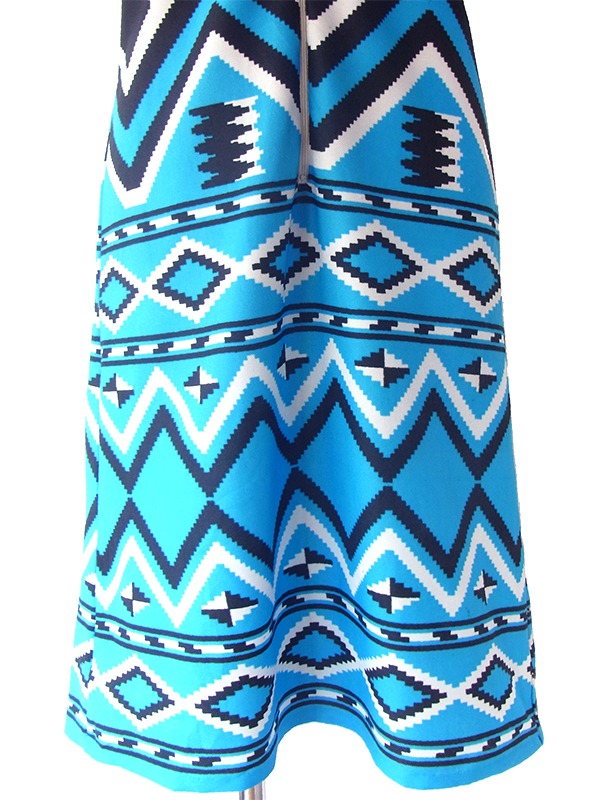 ヨーロッパ古着 ロンドン買い付け 70年代製 ブルー X ブラック・ホワイト 幾何学模様 フロントジップ ワンピース 17OM333