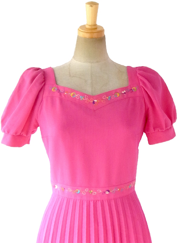 ヨーロッパ古着 ロンドン買い付け 60年代製 マゼンダ X 花柄刺繍 パフスリーブ プリーツ ワンピース 17OM505