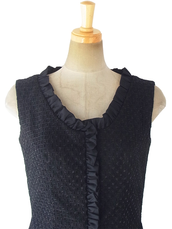 ヨーロッパ古着 ロンドン買い付け 70年代製 ブラック X 格子柄のパイピングが織り込まれた生地 ひだ飾り ヴィンテージ ドレス 17OM645