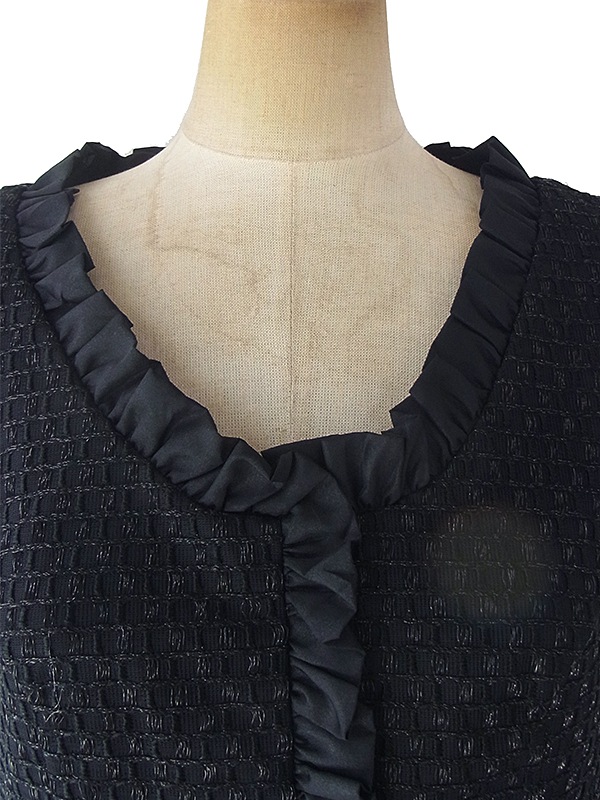 ヨーロッパ古着 ロンドン買い付け 70年代製 ブラック X 格子柄のパイピングが織り込まれた生地 ひだ飾り ヴィンテージ ドレス 17OM645