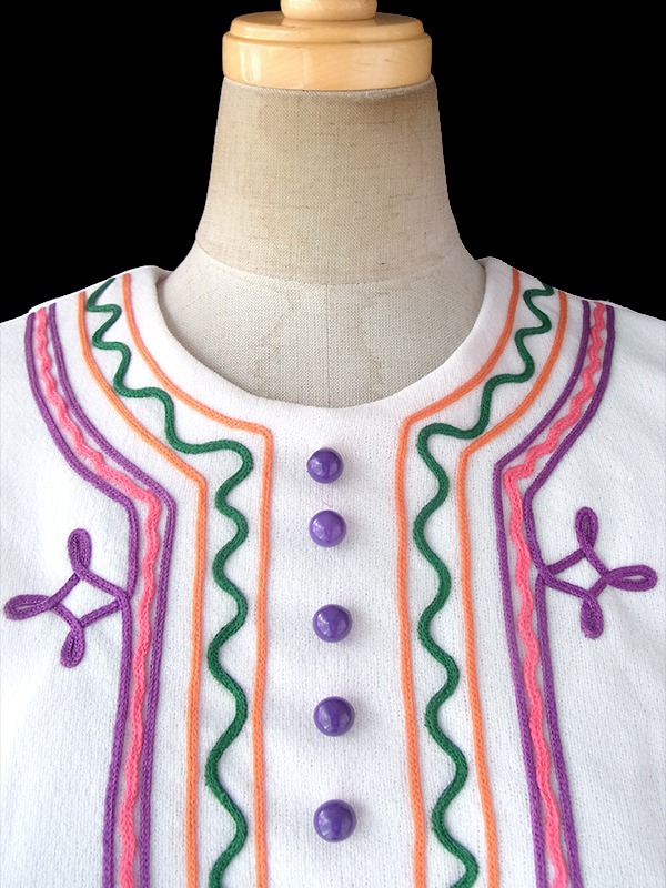 ヨーロッパ古着 ロンドン買い付け 70年代製 ホワイト X カラフルなレトロ刺繍 ヴィンテージ ワンピース 17OM704