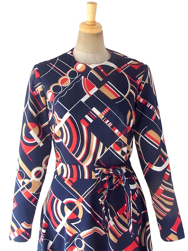 ヨーロッパ古着 ロンドン買い付け 70年代製 ネイビー X レッド・ホワイト・ベージュ レトロ柄 固定ベルト付き ワンピース 17OM803