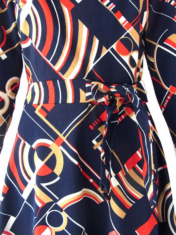 ヨーロッパ古着 ロンドン買い付け 70年代製 ネイビー X レッド・ホワイト・ベージュ レトロ柄 固定ベルト付き ワンピース 17OM803