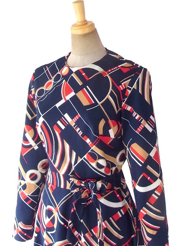 ヨーロッパ古着 ロンドン買い付け 70年代製 ネイビー X レッド・ホワイト・ベージュ レトロ柄 固定ベルト付き ワンピース 17OM803