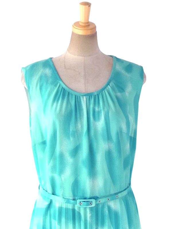 ヨーロッパ古着 ロンドン買い付け 70年代製 水色 X レトロ模様 ベルト付き アンブレラプリーツ ワンピース 18BS002