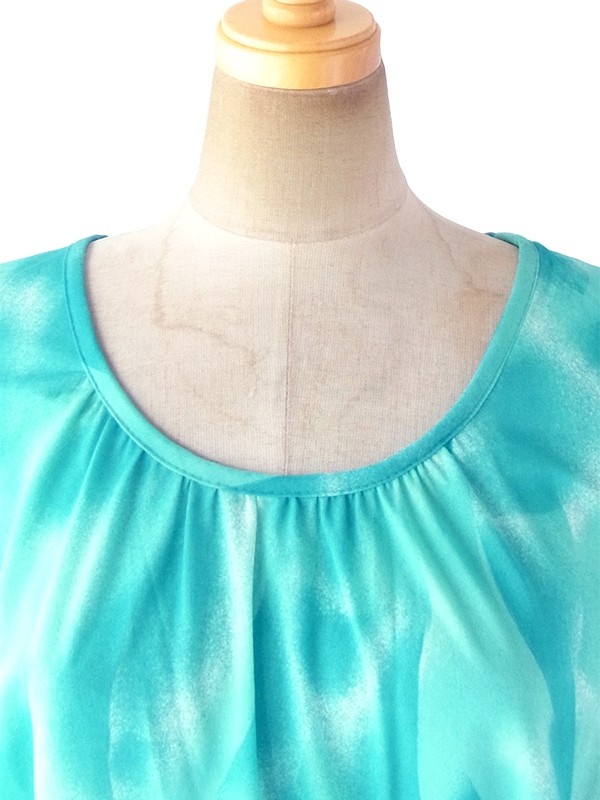 ヨーロッパ古着 ロンドン買い付け 70年代製 水色 X レトロ模様 ベルト付き アンブレラプリーツ ワンピース 18BS002