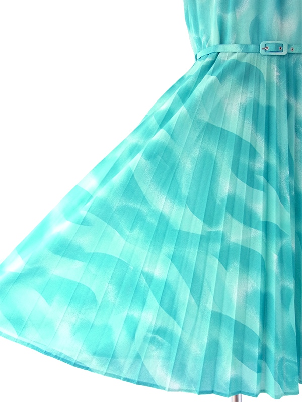 ヨーロッパ古着 ロンドン買い付け 70年代製 水色 X レトロ模様 ベルト付き アンブレラプリーツ ワンピース 18BS002