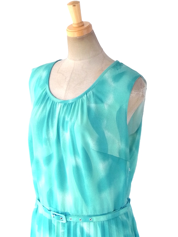 ヨーロッパ古着 ロンドン買い付け 70年代製 水色 X レトロ模様 ベルト付き アンブレラプリーツ ワンピース 18BS002