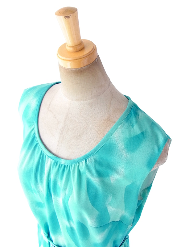 ヨーロッパ古着 ロンドン買い付け 70年代製 水色 X レトロ模様 ベルト付き アンブレラプリーツ ワンピース 18BS002