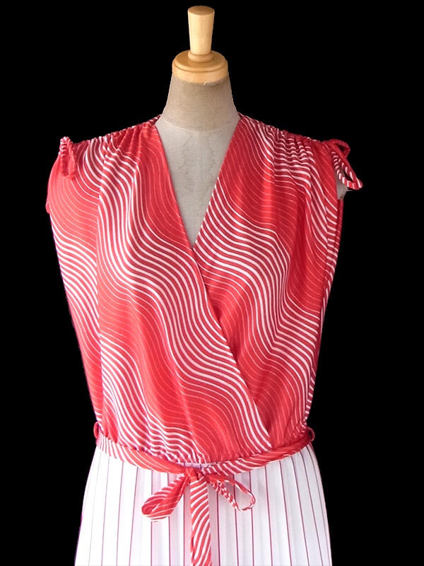 ヨーロッパ古着 ロンドン買い付け 70年代製 レッド X ホワイト 波模様 X アンブレラプリーツ レトロ ワンピース 18BS006