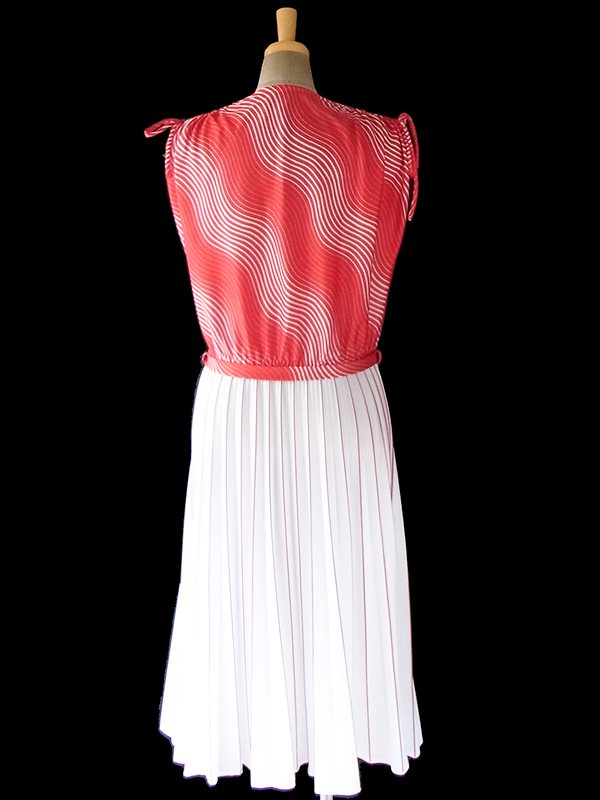 ヨーロッパ古着 ロンドン買い付け 70年代製 レッド X ホワイト 波模様 X アンブレラプリーツ レトロ ワンピース 18BS006