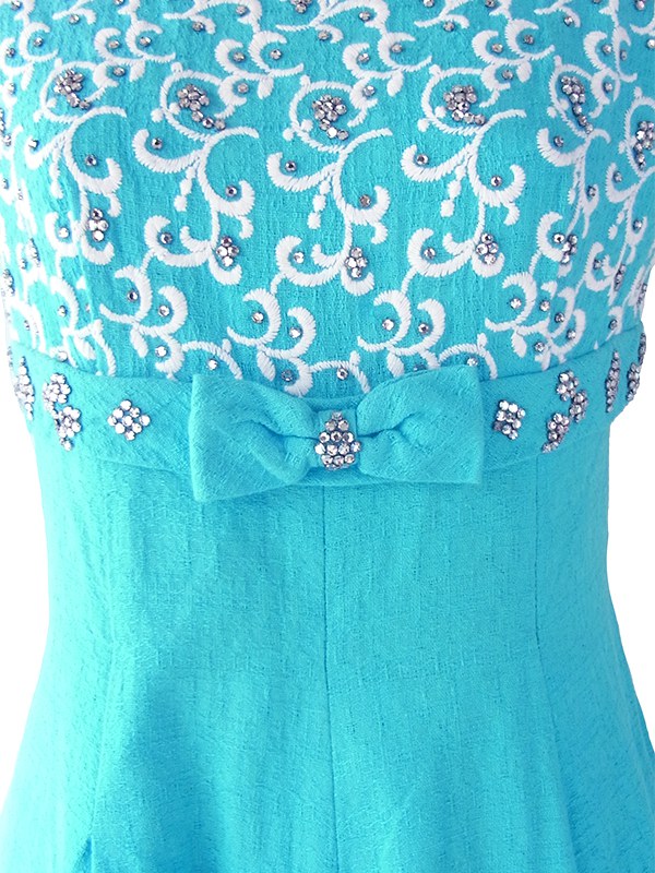 【送料無料】ヨーロッパ古着 ロンドン買い付け 60年代製 水色 X ホワイト刺繍・ラインストーン リボン付き ヴィンテージ ワンピース 18BS011【ヨーロッパ古着】