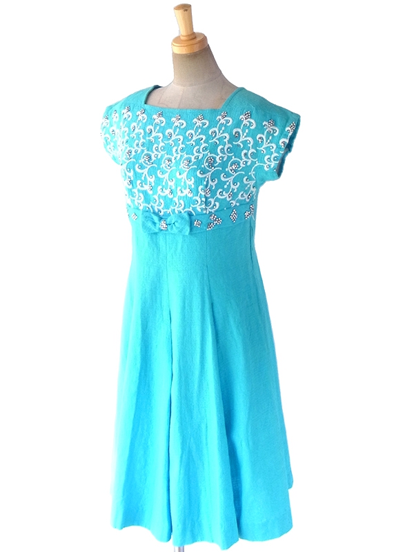 【送料無料】ヨーロッパ古着 ロンドン買い付け 60年代製 水色 X ホワイト刺繍・ラインストーン リボン付き ヴィンテージ ワンピース 18BS011【ヨーロッパ古着】