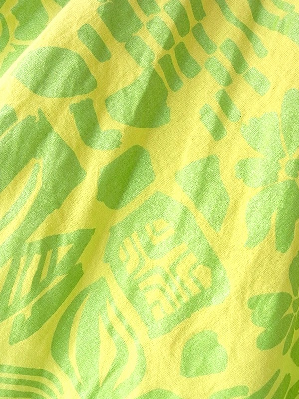 ヨーロッパ古着 ロンドン買い付け イエロー X 光沢のあるグリーンの花柄 共布ベルト付き ストラップ ワンピース 18BS022