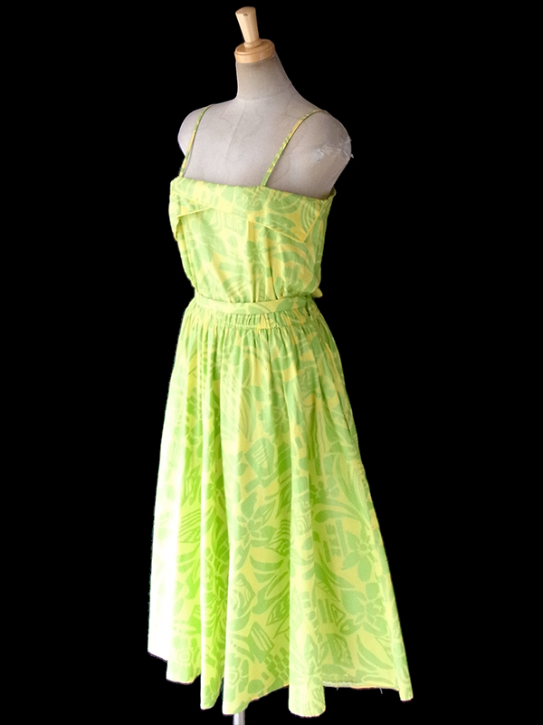 ヨーロッパ古着 ロンドン買い付け イエロー X 光沢のあるグリーンの花柄 共布ベルト付き ストラップ ワンピース 18BS022