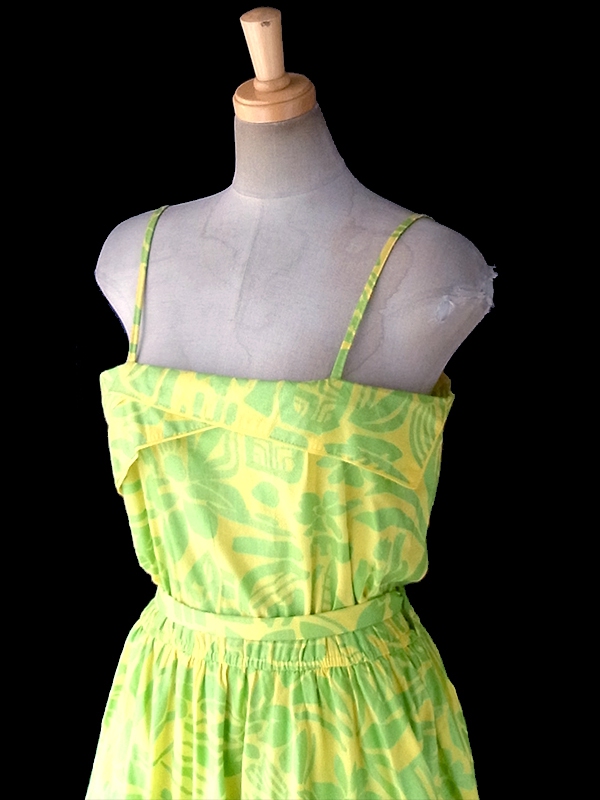 ヨーロッパ古着 ロンドン買い付け イエロー X 光沢のあるグリーンの花柄 共布ベルト付き ストラップ ワンピース 18BS022