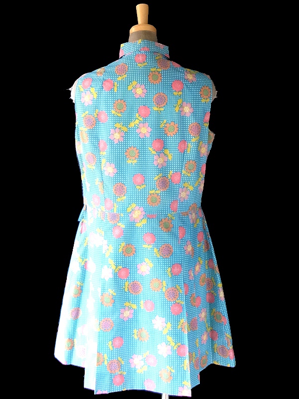 ヨーロッパ古着 ロンドン買い付け 70年代製 水色 X カラフル花柄・ホワイト水玉 着脱可能なネクタイ付き ワンピース 18BS124