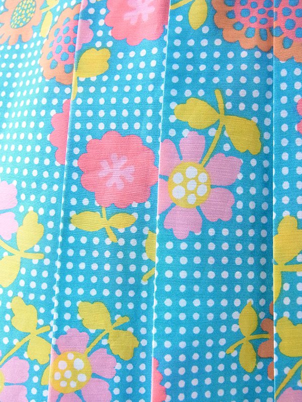 ヨーロッパ古着 ロンドン買い付け 70年代製 水色 X カラフル花柄・ホワイト水玉 着脱可能なネクタイ付き ワンピース 18BS124