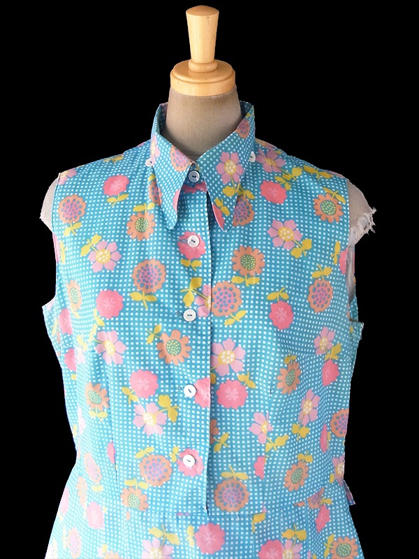ヨーロッパ古着 ロンドン買い付け 70年代製 水色 X カラフル花柄・ホワイト水玉 着脱可能なネクタイ付き ワンピース 18BS124