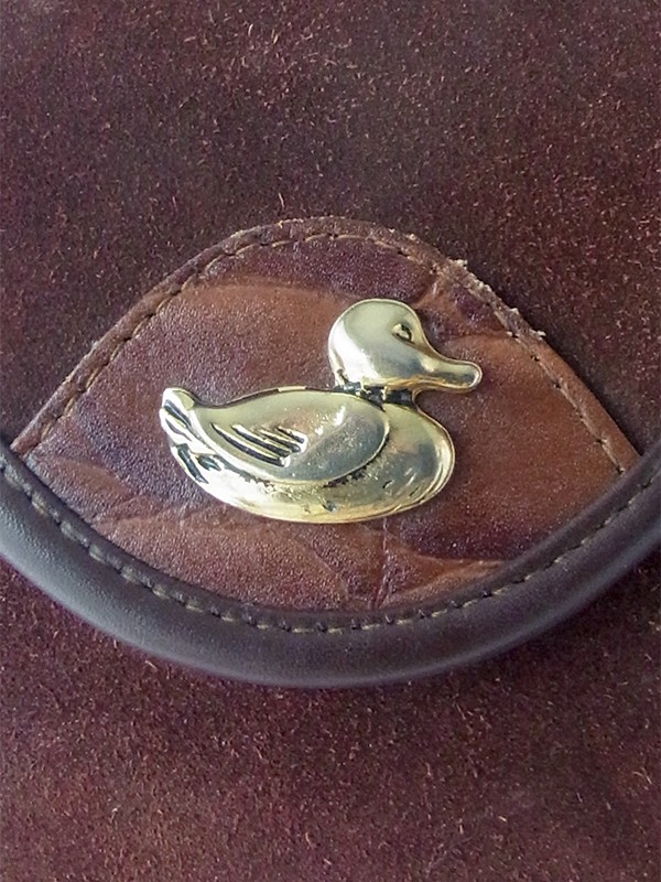ロンドン買い付け 60年代製 ブラウン 表スエード X 裏レザー ゴールドの鴨の飾り ショルダー バッグ 18BS332