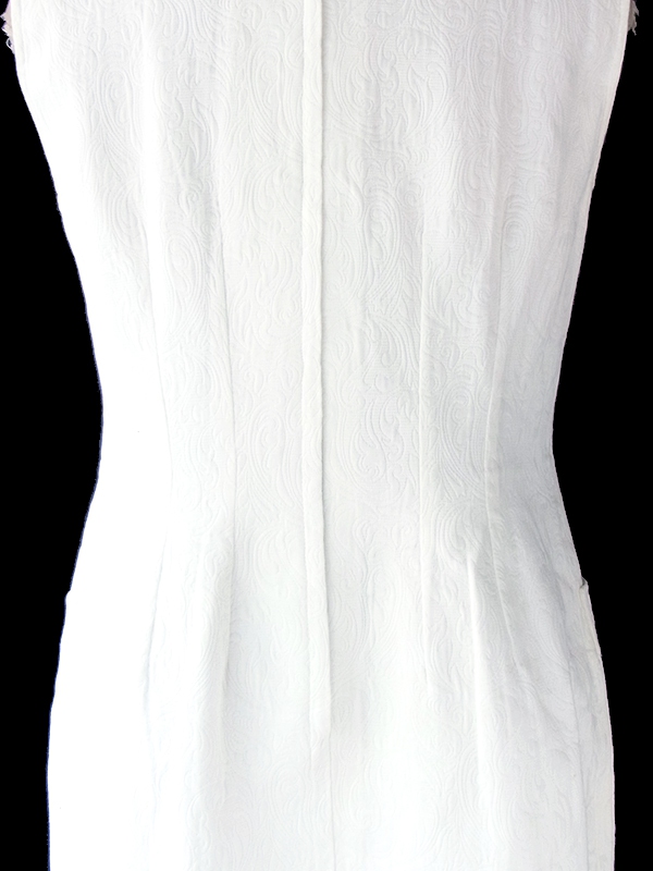 ヨーロッパ古着 フランス買い付け 60年代製 ホワイト X 凹凸でカシミール模様が浮かぶ生地 ポケット付き ワンピース 18FC112