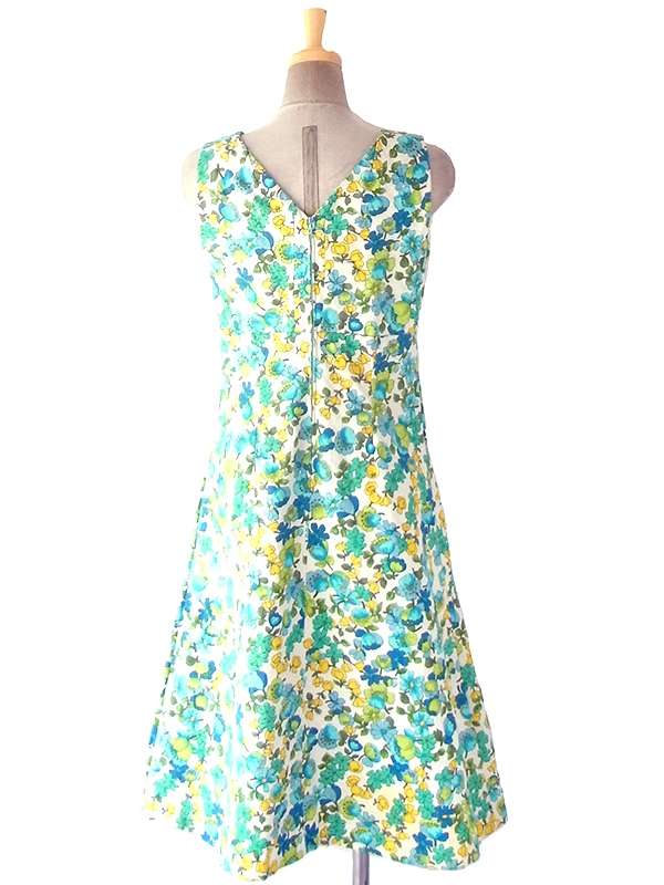 ヨーロッパ古着 フランス買い付け 60年代製 ホワイト X 涼やかな花柄 円形が控えめに浮かぶ生地 ワンピース 18FC216