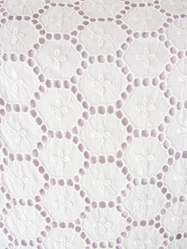 ヨーロッパ古着 フランス買い付け 60年代製 ホワイト X ラベンダー 花柄刺繍入りカットレース ヴィンテージ ワンピース 18FC219