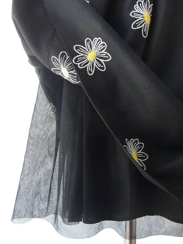 ヨーロッパ古着 フランス買い付け 70年代製 ブラック X ホワイト・イエロー花柄刺繍 ヴィンテージ スカート 18FC220