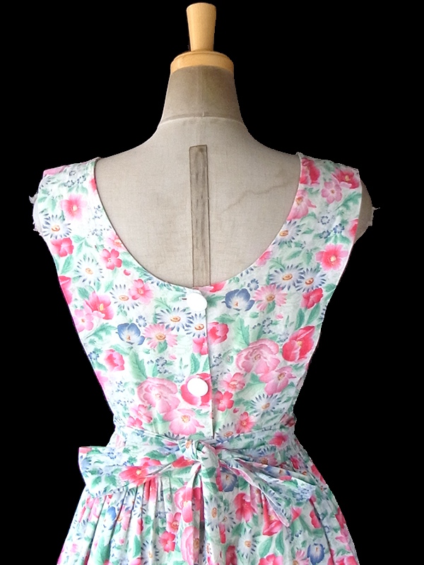 ヨーロッパ古着 60年代フランス製 ホワイト X パステル調カラフル花柄 ヴィンテージ ワンピース 18FC308