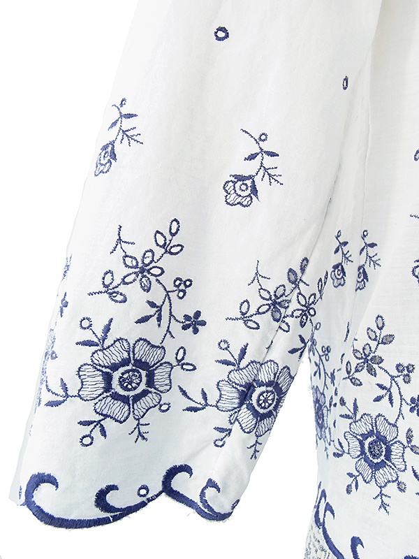 ヨーロッパ古着 フランス買い付け 60年代製 ホワイト X ブルー 花柄刺繍カットレース ヴィンテージ ブラウス 18FC323
