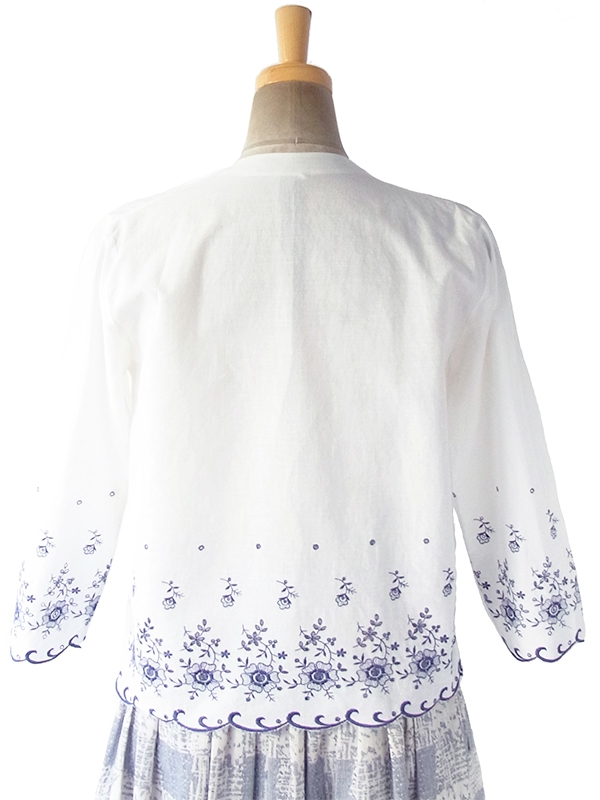 ヨーロッパ古着 フランス買い付け 60年代製 ホワイト X ブルー 花柄刺繍カットレース ヴィンテージ ブラウス 18FC323