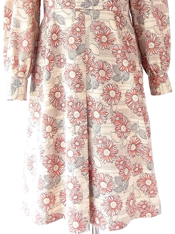 ヨーロッパ古着 フランス買い付け 70年代製 ベージュ X レッド 花柄 ボタンデザイン ヴィンテージ ワンピース 18FC401