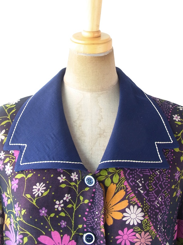 ヨーロッパ古着 フランス買い付け 60年代製 ネイビー X カラフルな花柄がガーゼ風生地に描かれた ワンピース 18FC601
