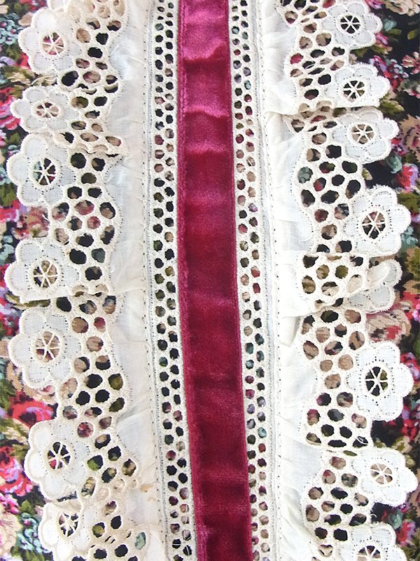 ヨーロッパ古着 ロンドン買い付け ブラック X カラフル花柄 レース・ベルベットテープ ヴィンテージ ロングドレス 18OM013