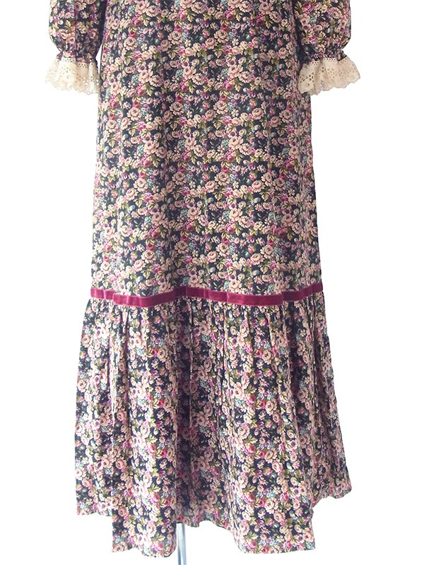 ヨーロッパ古着 ロンドン買い付け ブラック X カラフル花柄 レース・ベルベットテープ ヴィンテージ ロングドレス 18OM013