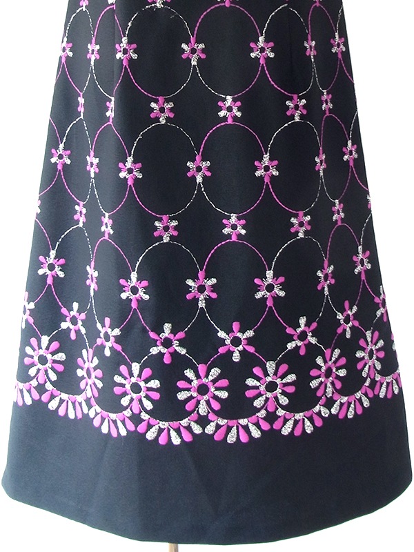 ヨーロッパ古着 ロンドン買い付け 70年代製 ブラック X パープル・シルバーラメ糸 花柄・サークル刺繍 ヴィンテージ ワンピース 18OM311