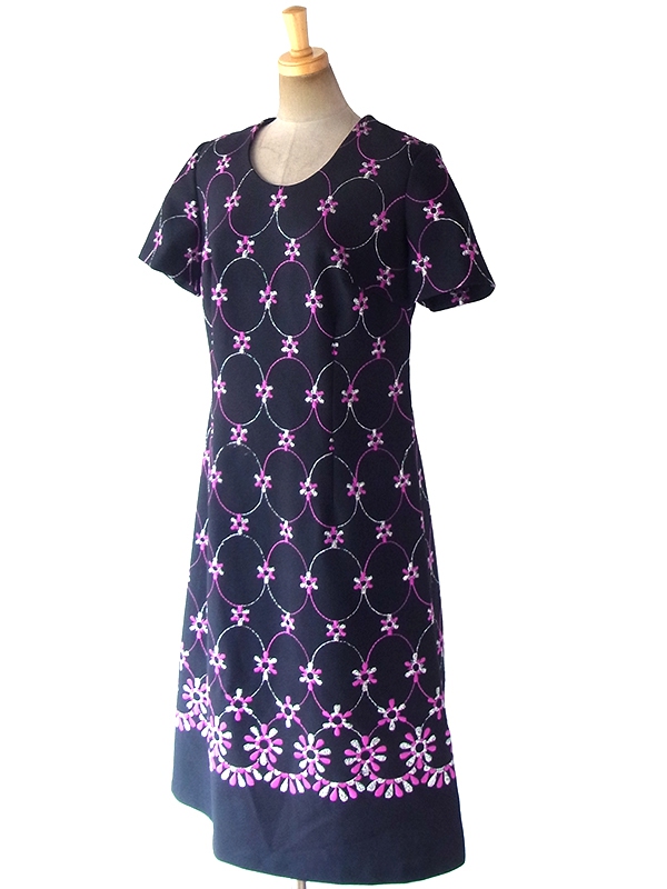 ヨーロッパ古着 ロンドン買い付け 70年代製 ブラック X パープル・シルバーラメ糸 花柄・サークル刺繍 ヴィンテージ ワンピース 18OM311