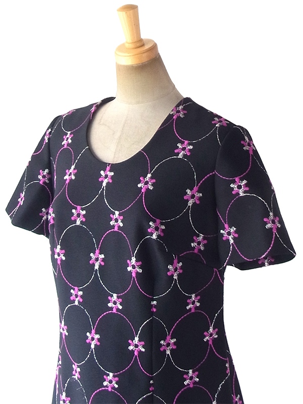 ヨーロッパ古着 ロンドン買い付け 70年代製 ブラック X パープル・シルバーラメ糸 花柄・サークル刺繍 ヴィンテージ ワンピース 18OM311