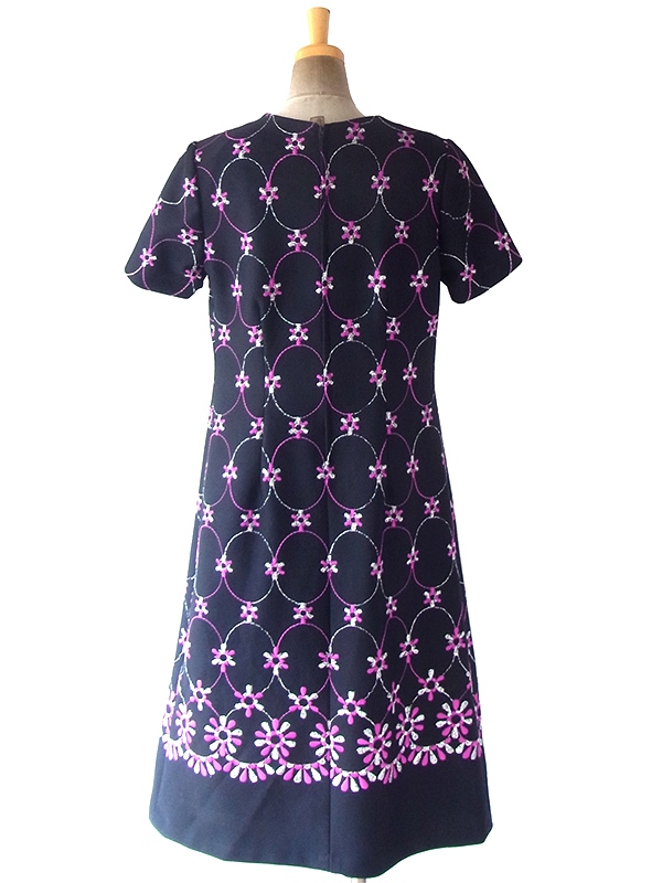 ヨーロッパ古着 ロンドン買い付け 70年代製 ブラック X パープル・シルバーラメ糸 花柄・サークル刺繍 ヴィンテージ ワンピース 18OM311