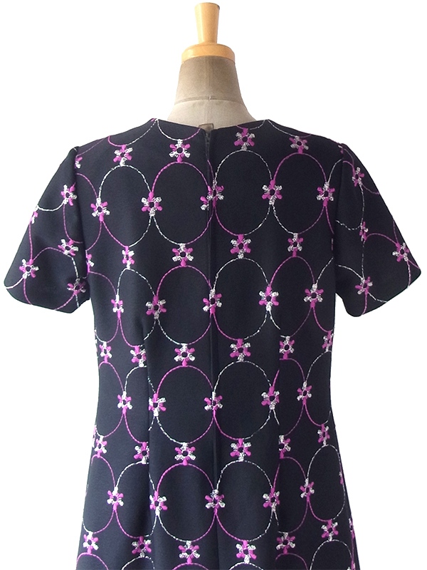 ヨーロッパ古着 ロンドン買い付け 70年代製 ブラック X パープル・シルバーラメ糸 花柄・サークル刺繍 ヴィンテージ ワンピース 18OM311