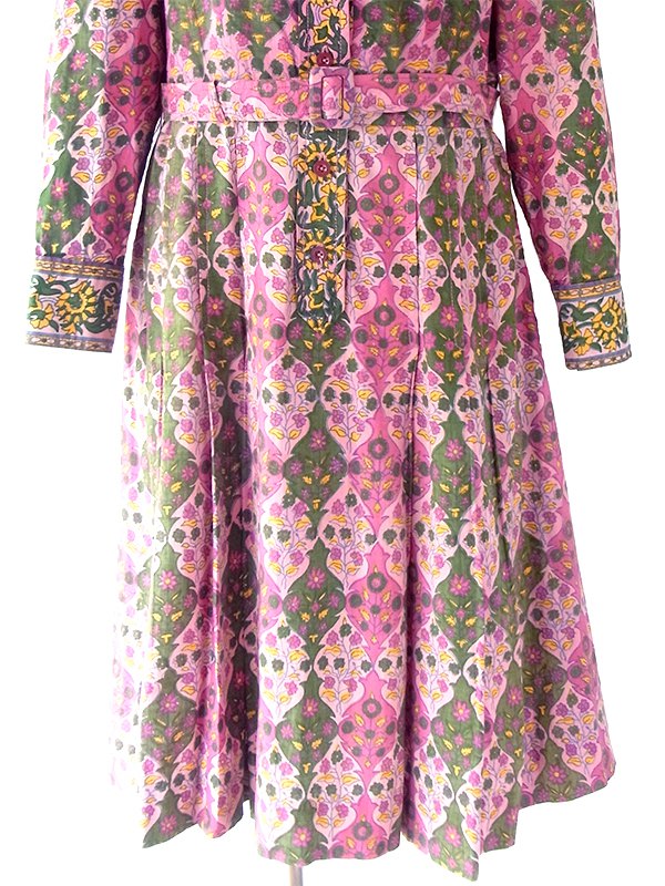 ヨーロッパ古着 ロンドン買い付け 60年代インド製 ピンク X グリーン・イエロー ポタニカル柄 共布ベルト付き ワンピース 18OM329