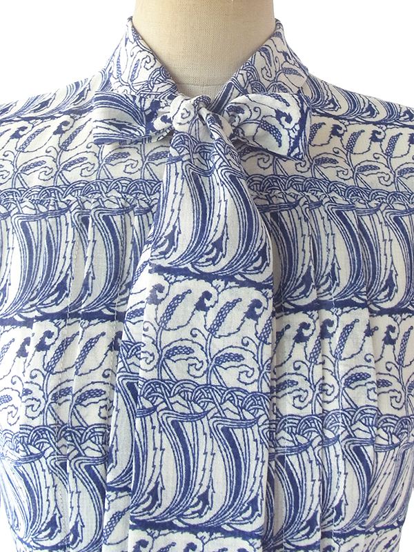 ヨーロッパ古着 ロンドン買い付け 70年代日本製 オフホワイト X ブルー オリエンタル柄 リボンタイ ワンピース 18OM509
