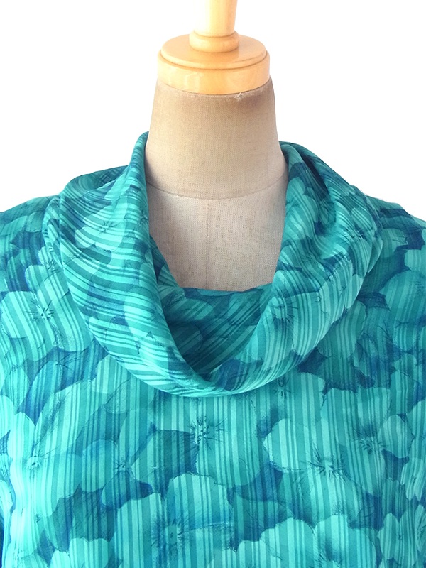 ヨーロッパ古着 ロンドン買い付け 70年代製 ターコイズブルー X 花柄・ストライプ カウルネック ワンピース 18SR003