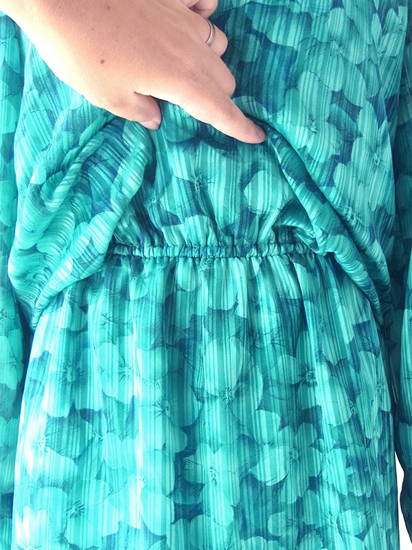 ヨーロッパ古着 ロンドン買い付け 70年代製 ターコイズブルー X 花柄・ストライプ カウルネック ワンピース 18SR003