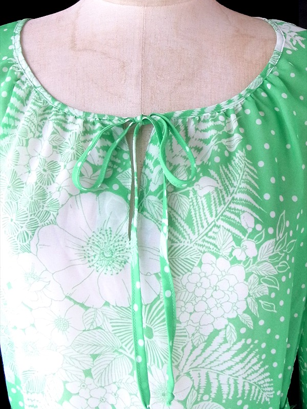 ヨーロッパ古着 ロンドン買い付け 70年代製 エメラルドグリーン X ホワイト 花柄 共布ベルト付き ヴィンテージ ワンピース 18SR006