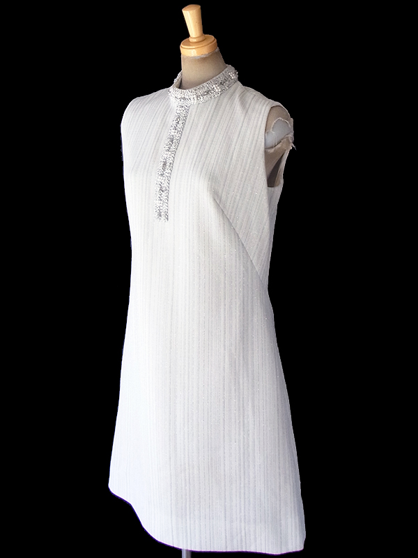 ヨーロッパ古着 ロンドン買い付け 70年代製 ホワイト X ラメ入りシルバー ストライプ ドレス 19BS002