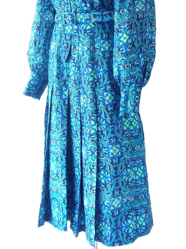 ヨーロッパ古着 ロンドン買い付け 60年代製 ターコイズブルー アラベスク模様 共布ベルト付き コットンシルク ワンピース 19BS029