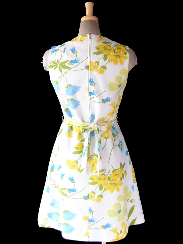 ヨーロッパ古着 ロンドン買い付け 70年代製 ホワイト X 淡い色合いの花柄プリント 共布ベルト・ポケット付き レトロ ワンピース 19BS104